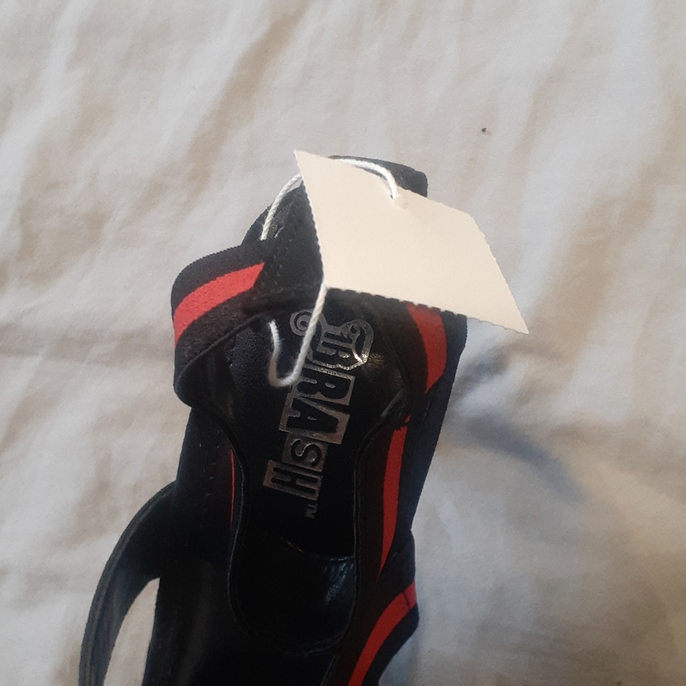 Sandals - Picture 2 of 3